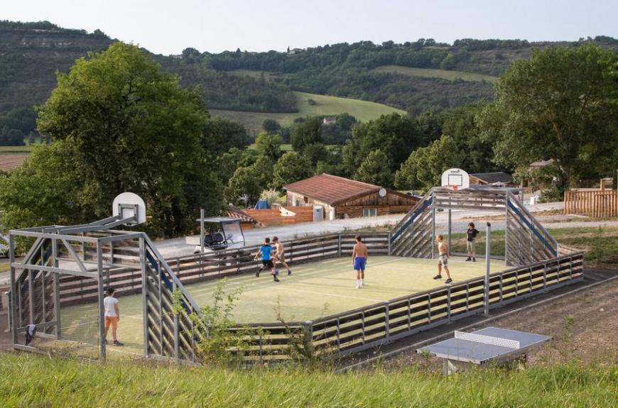 Huttopia Pays de Cordes sur Ciel_Vindrac-Alayrac terrain multisports