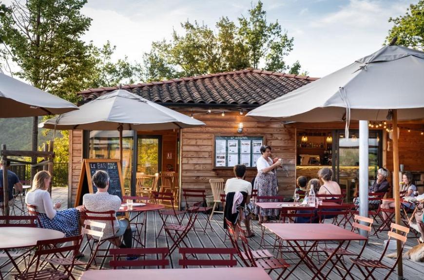 Huttopia Pays de Cordes sur Ciel_Vindrac-Alayrac terrasse ombragée
