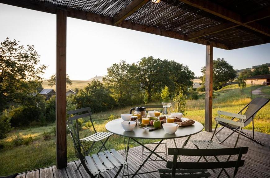 Huttopia Pays de Cordes sur Ciel_Vindrac-Alayrac terrasse couverte