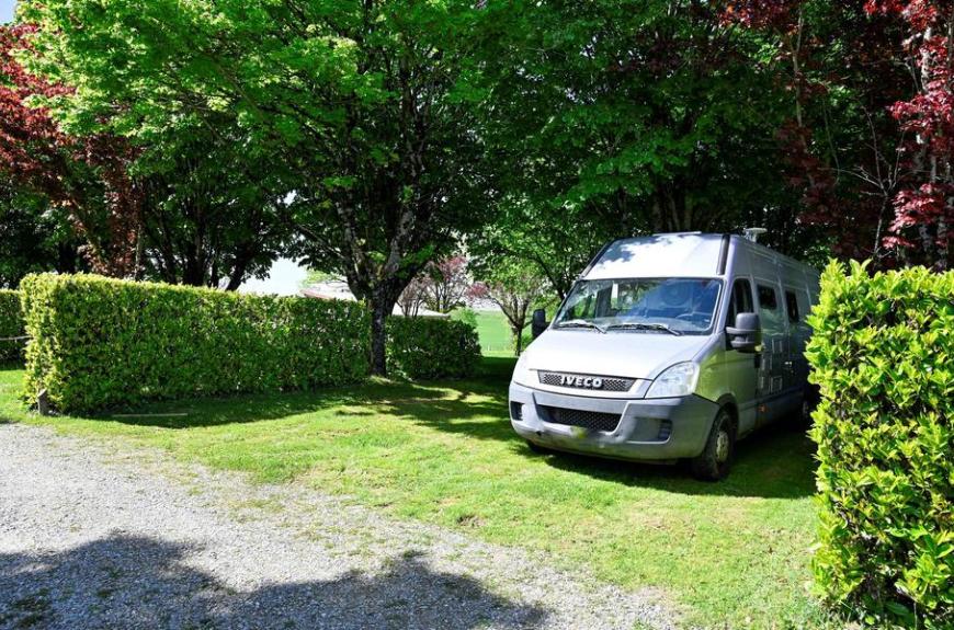 emplacements ombragés pour campeurs ou camping car