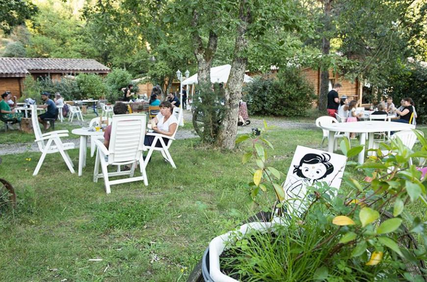 repas en forêt