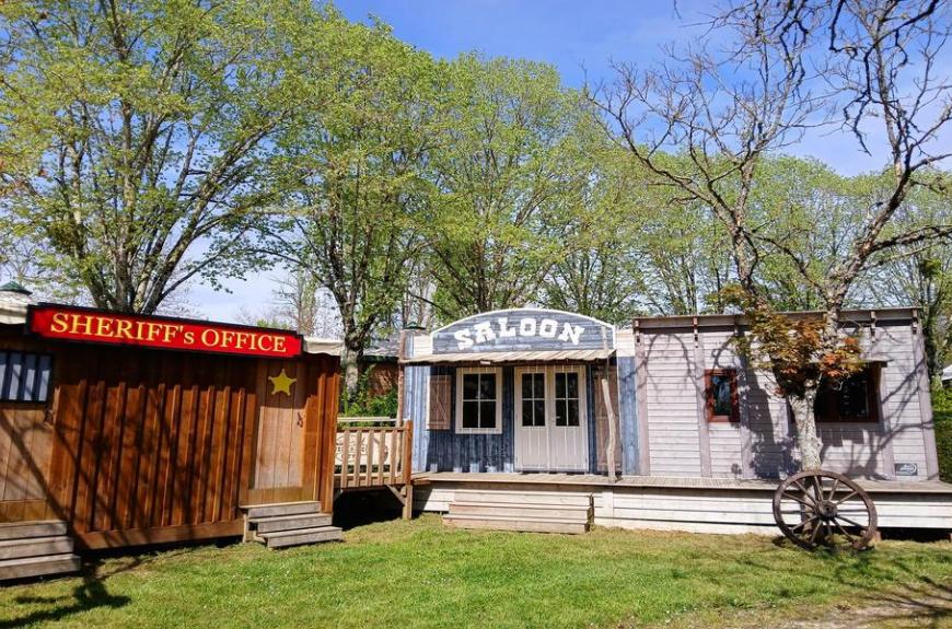Saloon et jaccuzzi