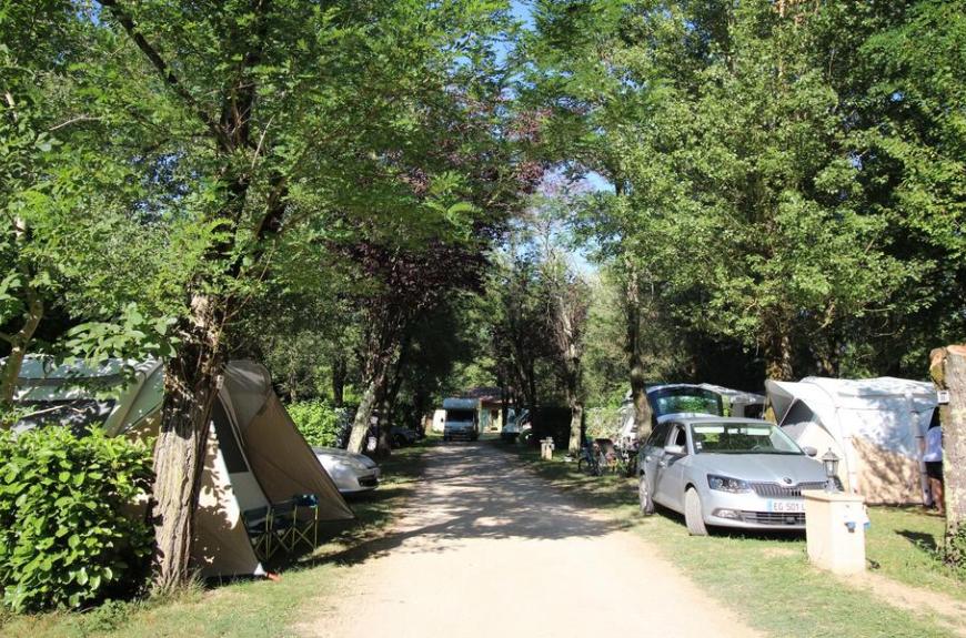 Camping Le Plan d'Eau Saint-Charles_Damiatte emplacements ombragés