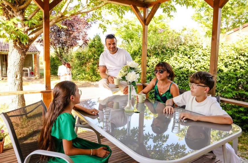 Les Chalets de Gaillac_Gaillac terrasse en famille