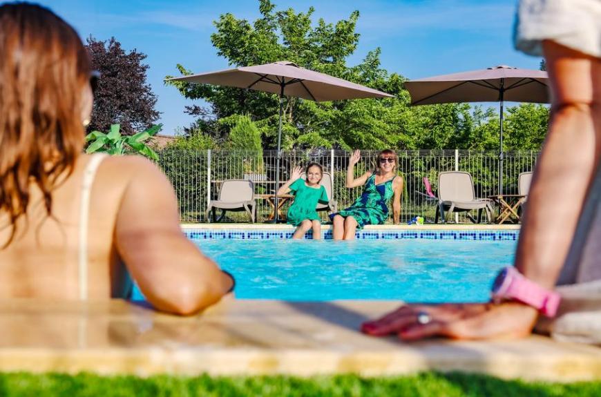 Les Chalets de Gaillac_Gaillac vue piscine