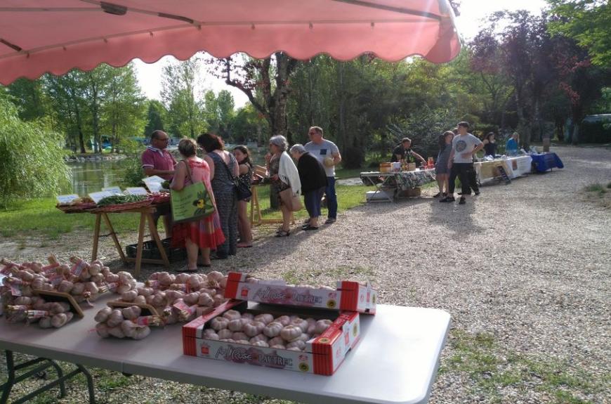 Marché Camping Plan d'Eau St Charles
