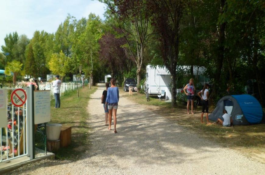 Intérieur Camping Plan d'Eau St Charles