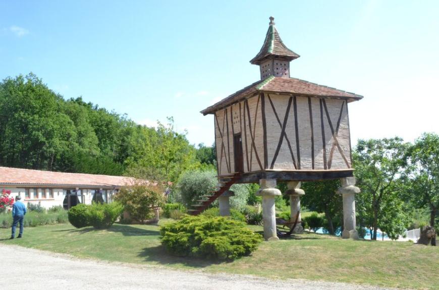 Saint Pierre de Rousieux pigeonnier