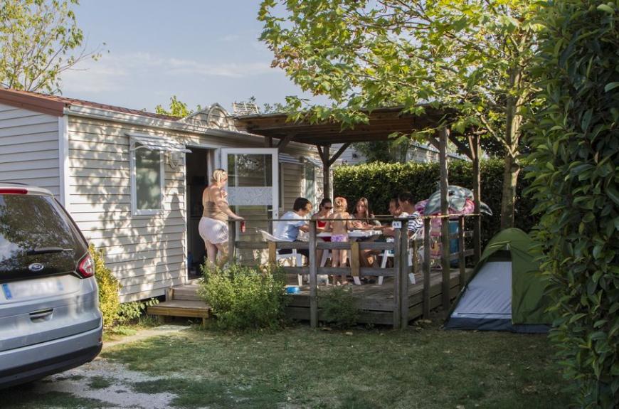 Camping Le Pessac mobile home famille