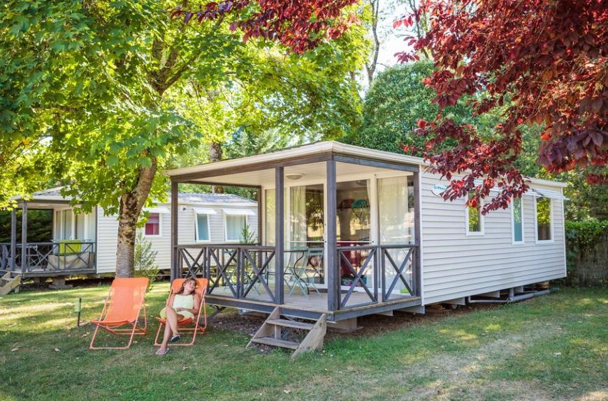 Camping Soleil des Bastides mobile home avec terrasse