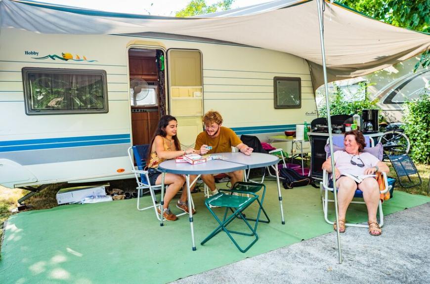 Camping Les Pommiers caravane