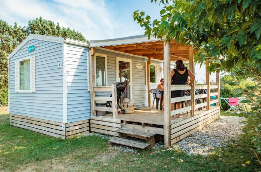 Camping Les Pommiers mobile home avec terrasse