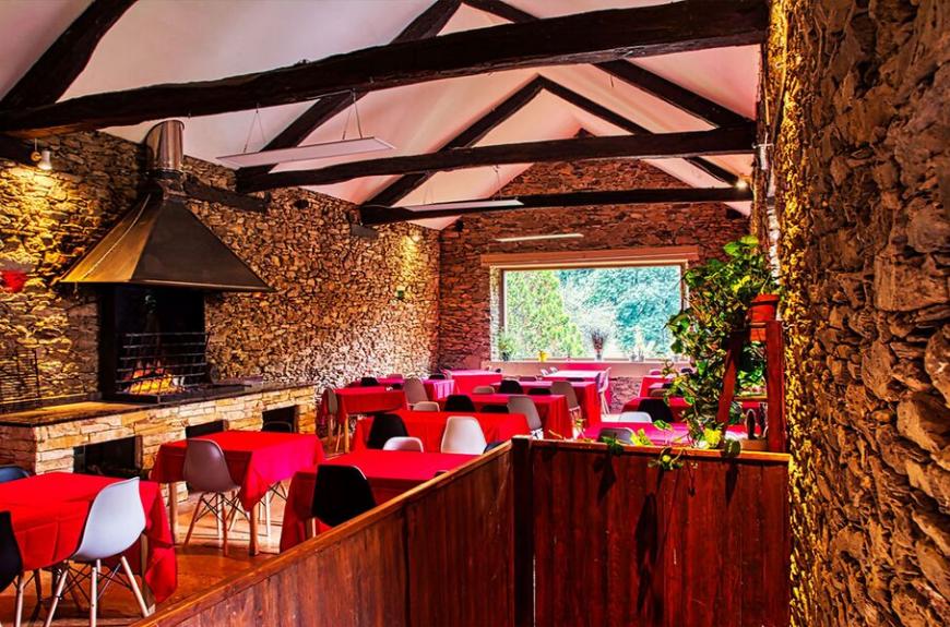 Camping La Bastide d'Albignac grande salle restaurant