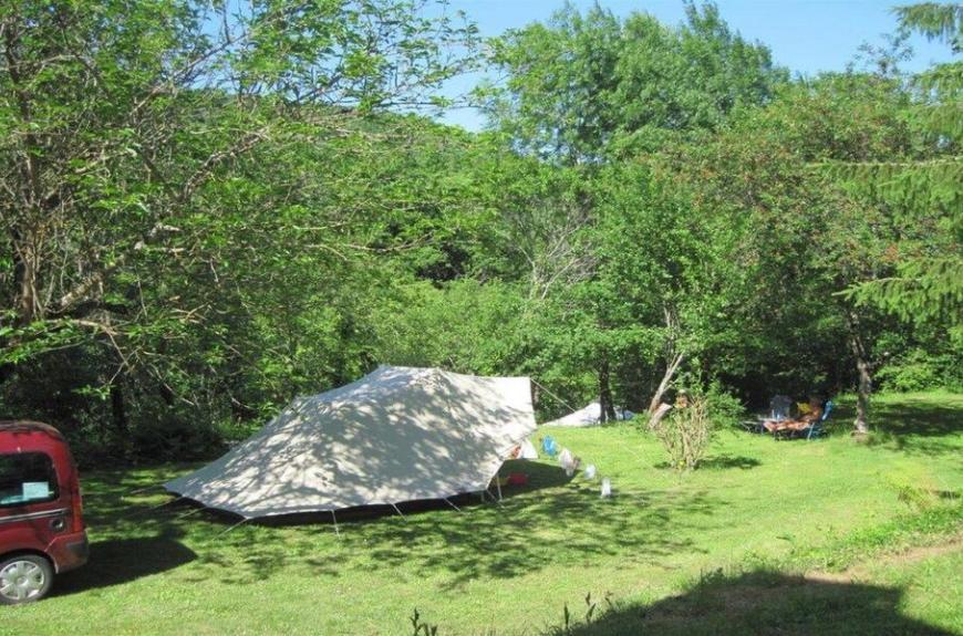 Camping Domaine Les Clots grands emplacements tente