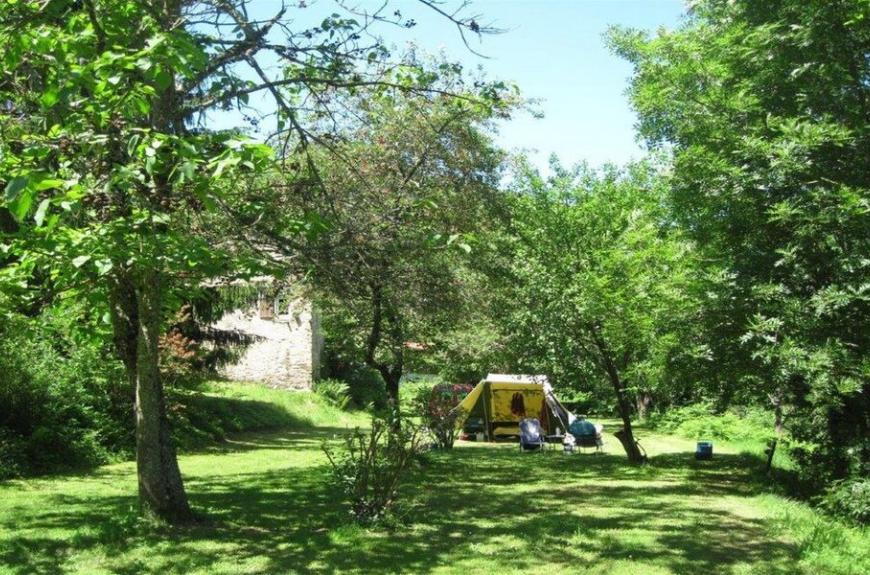 Camping Domaine Les Clots au milieu de la forêt