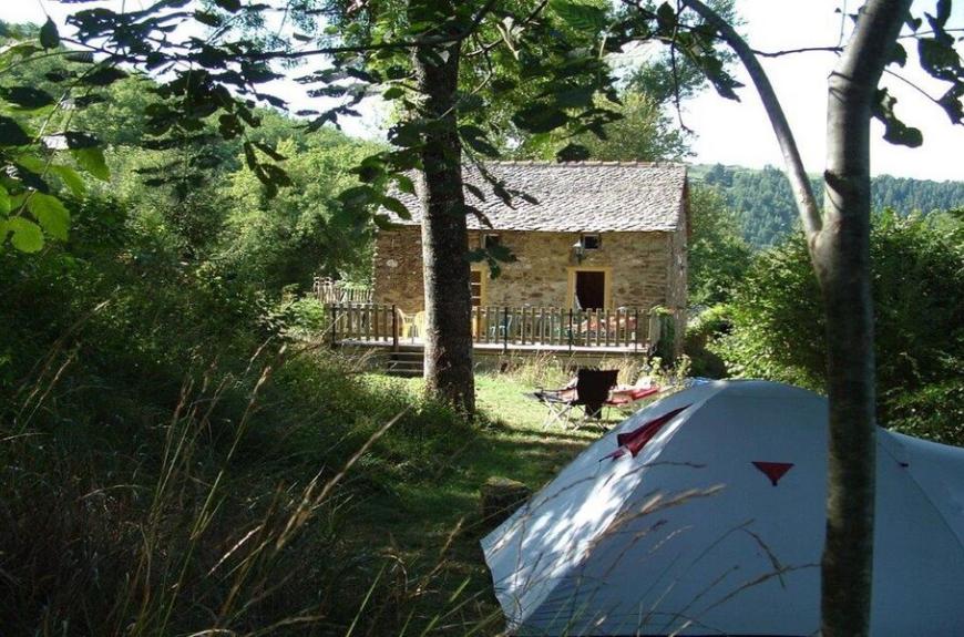 Camping Domaine Les Clots emplacement ombragé