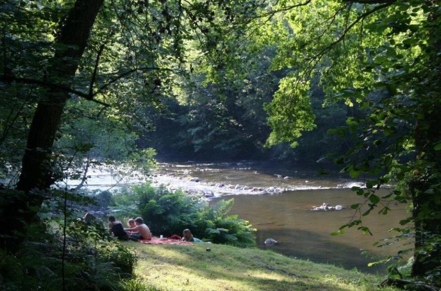 Camping Domaine Les Clots rivière