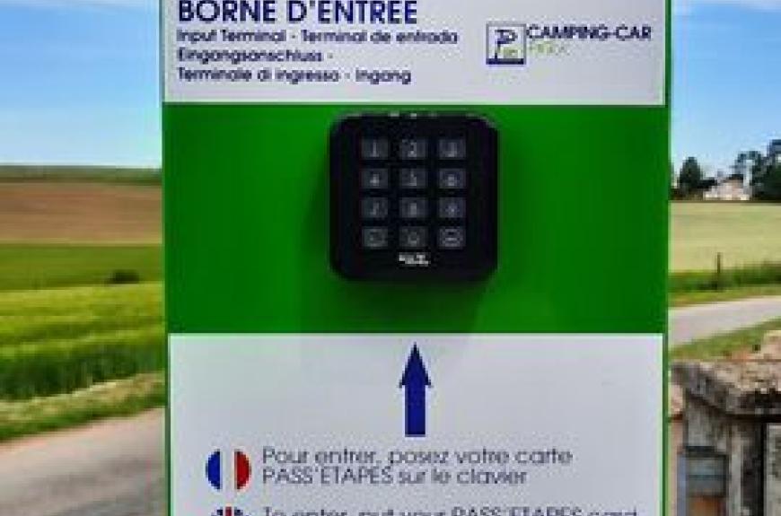 Borne d'entrée du camping car park