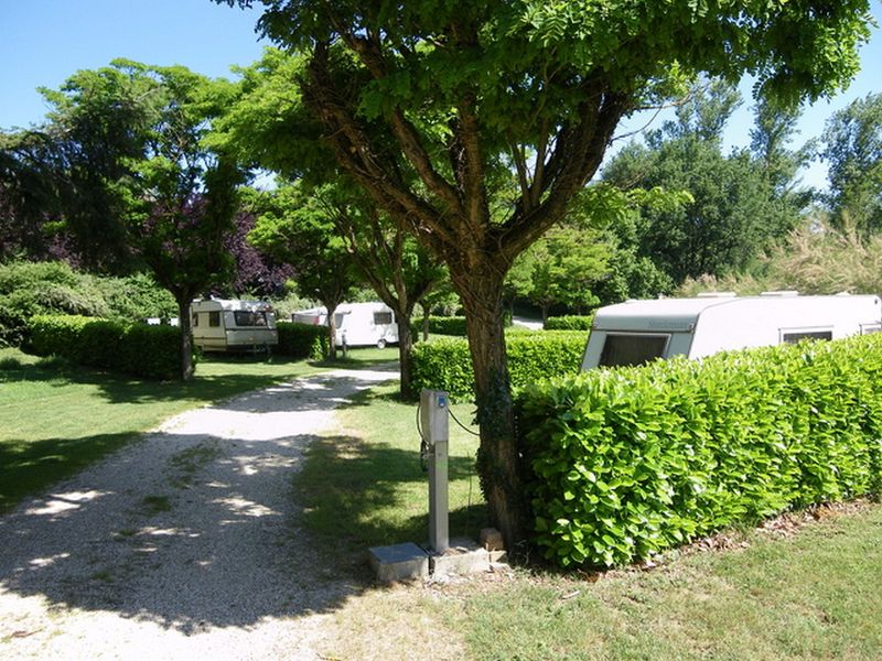Camping Municipal Les Auzerals emplacements délimités