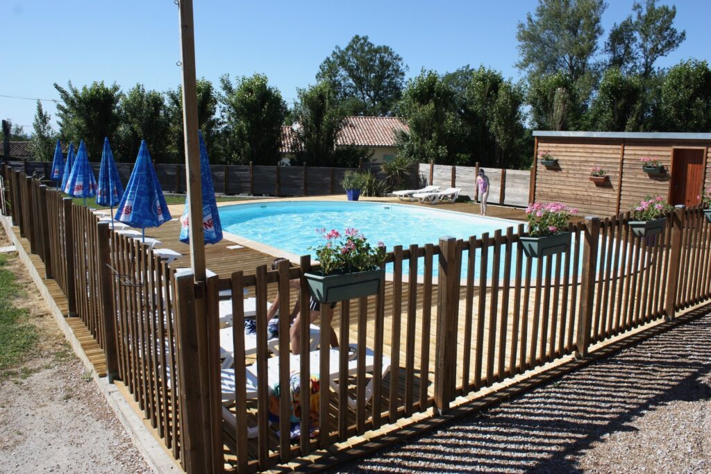Camping Saint Martin piscine cloturee