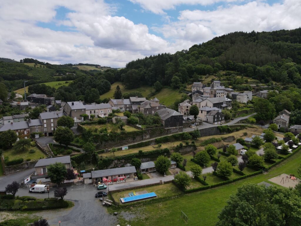 Camping Le Jardin vue village