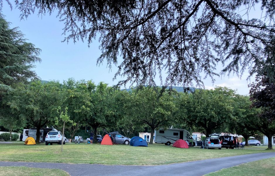 Camping Vallée du Thoré emplacements ombragés tentes