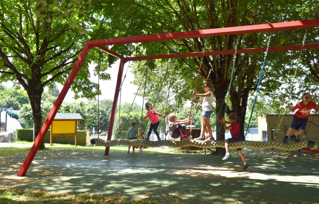 Camping Municipal La Forêt jeux enfants