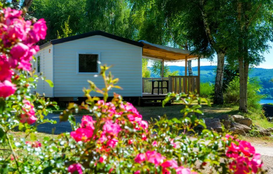 Camping Tohapi Rieumontagné mobile home avec terrasse