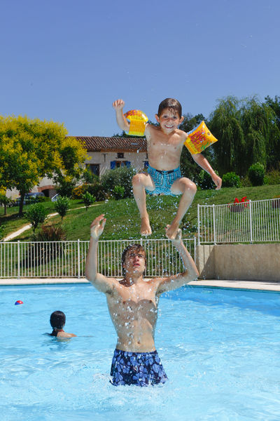 St Pierre de Rousieux saut piscine
