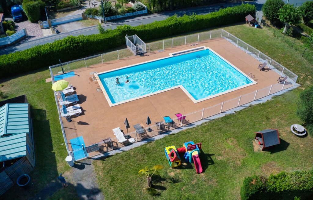 Les Chalets de Gaillac piscine vue en haut