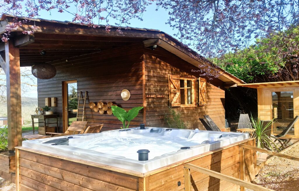 Les Nids de Bonnan jaccuzzi sur terrasse