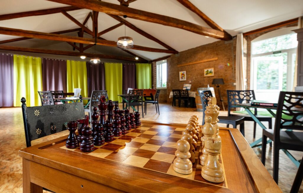 Chalets de Fiolles salle et jeux de société