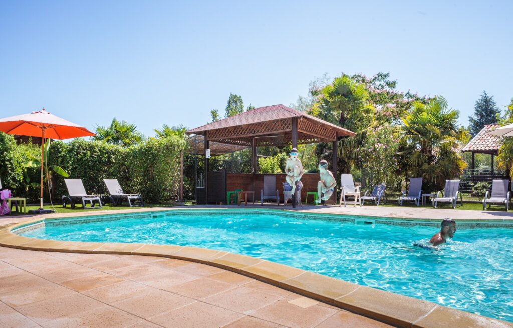 Chalets de Fiolles piscine