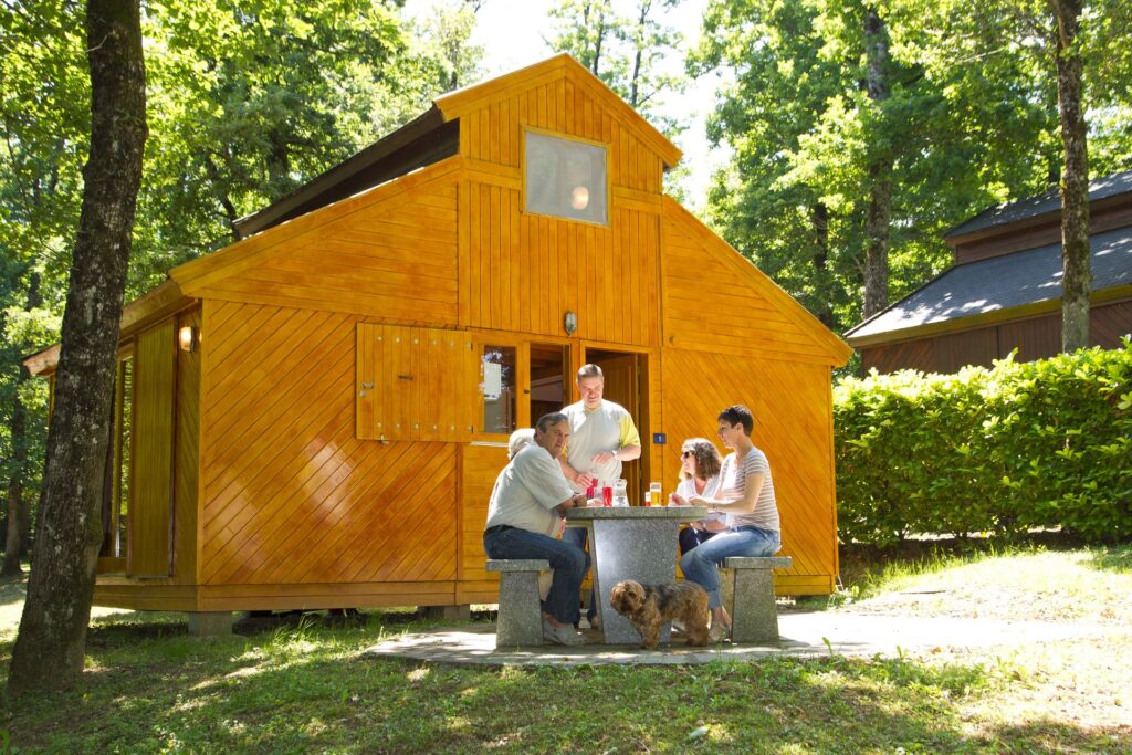 Les Chalets de la Bessière chalets en forêt
