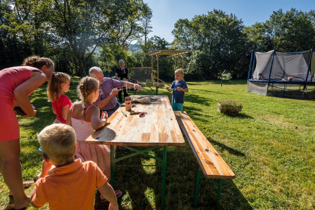 Le Plô table avec enfants