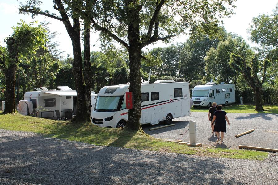 Wohnmobilstellplatz in St Pierre de Trivisy