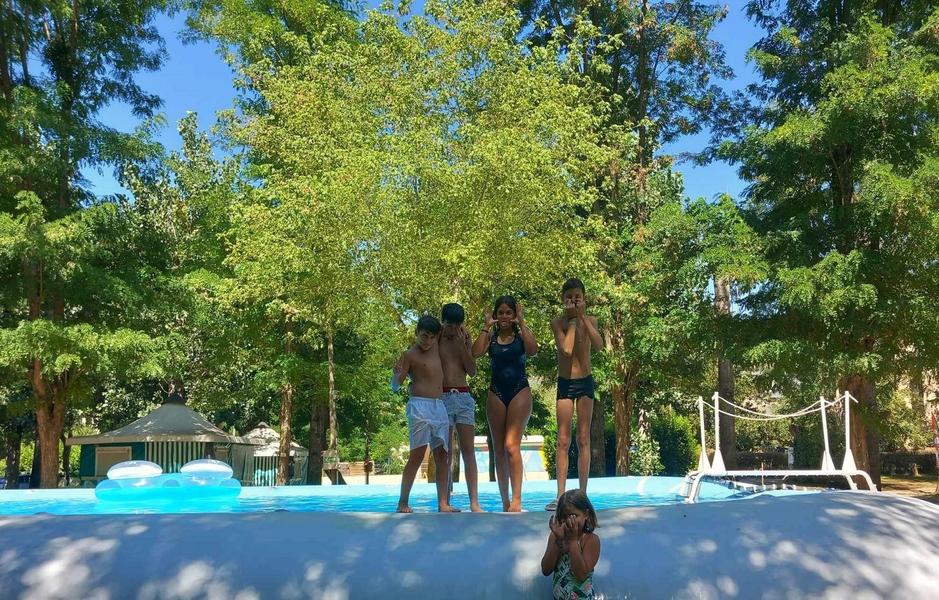 camping l'amitié au bord de l'eau-Trébas-Tarn-piscine-détente-nature-rivière-repos-famille