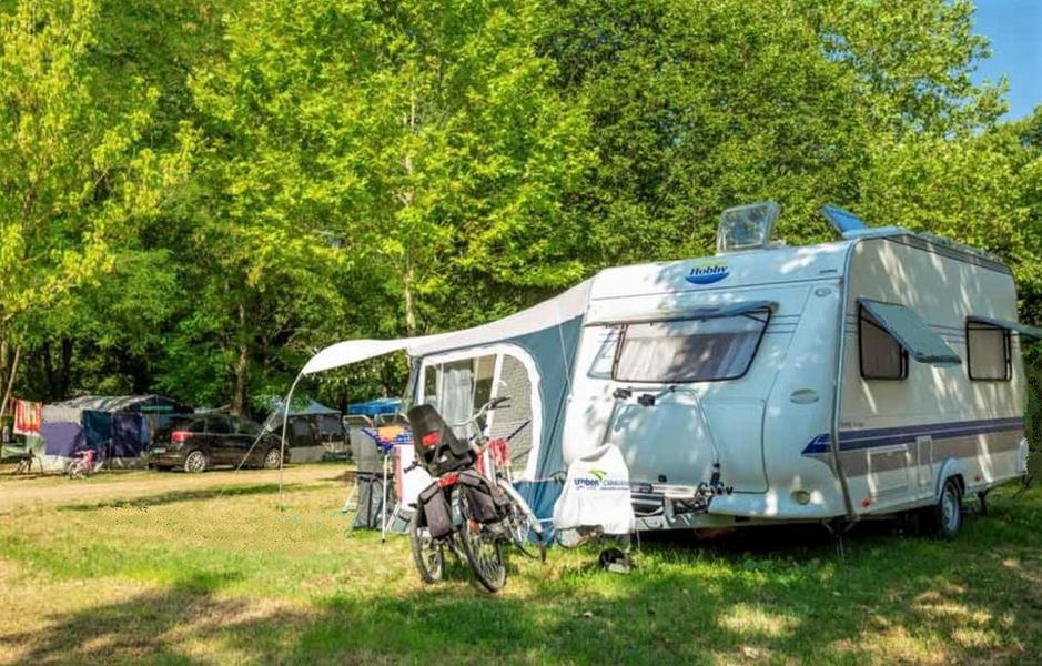 camping l'amitié au bord de l'eau Trébas-Tarn-emplacement caravane-nature-vrai camping-rivière