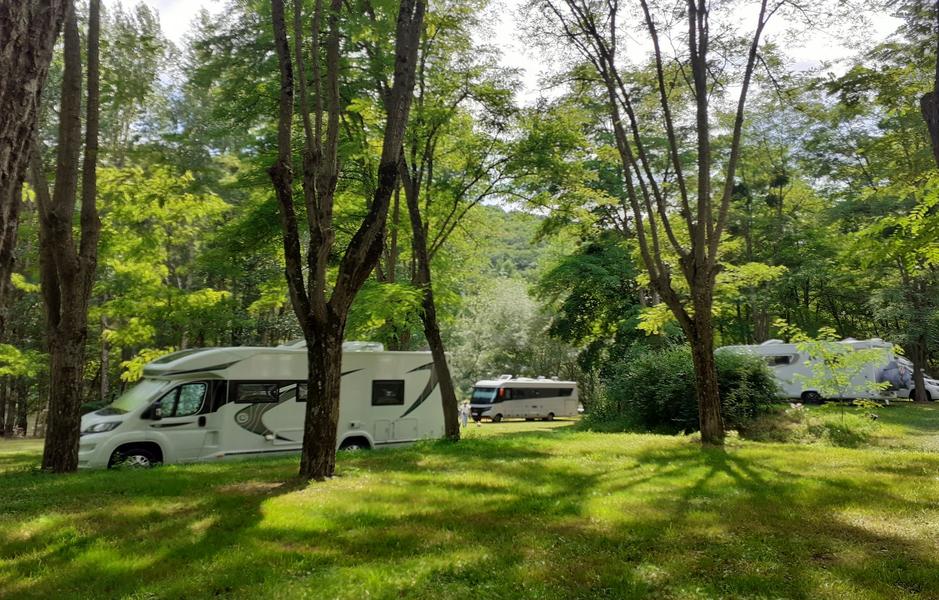camping l'amitié au bord de l'eau Trébas-Tarn-accueil van-camping car-nature-repos-rivière