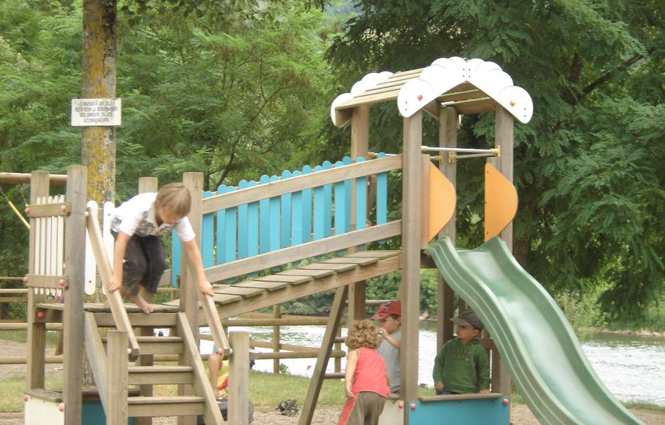 camping l'amitié bord de l'eau Trébas-Tarn-restaurant-snack glacier-jeux enfants-base de loisirs multisports