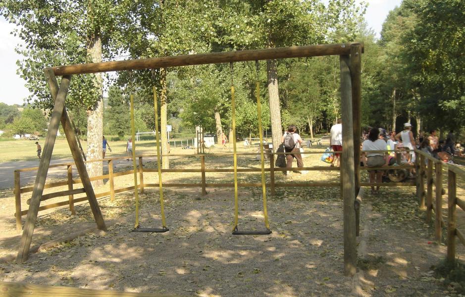 camping l'amitié au bord de l'eau Trébas-Tarn-aire de jeux enfants-famille-plage de Trébas-base de loisirs-terrain multisports