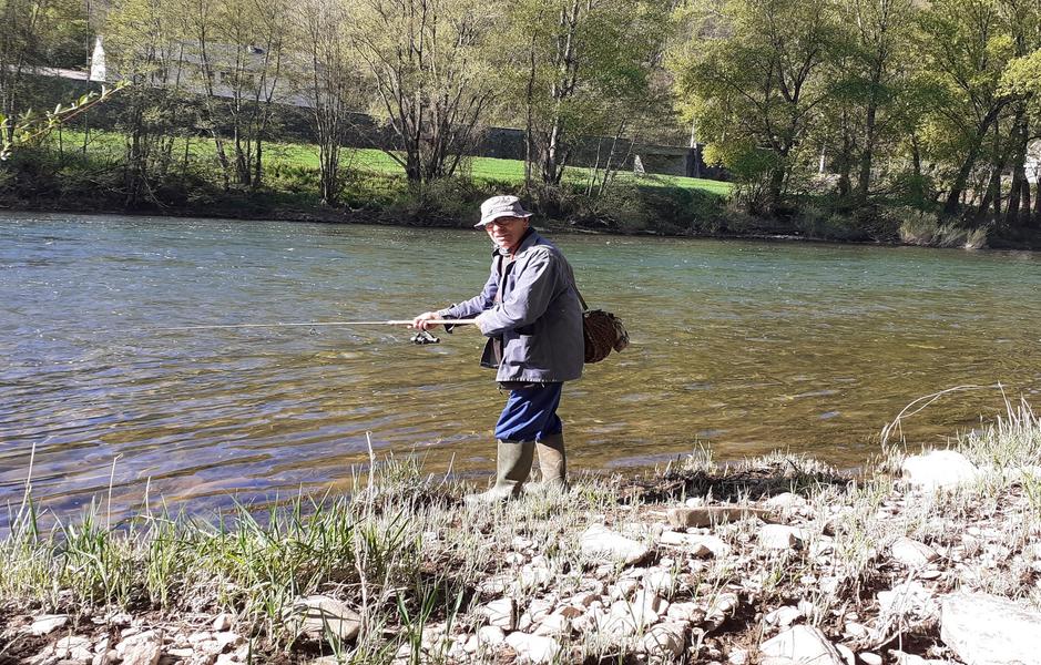 camping l'amitié au bord de l'eau Trébas-Tarn-pêche à la truite-vacances permis pêche rivière internet