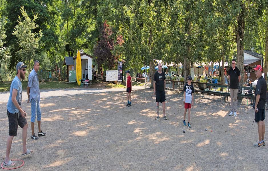 44 camping l'amitié au bord de Trébas-Tarn-pétanque concours-vacances été boulodrome