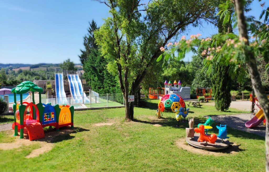 Camping Domaine du Chêne Vert_Castelnau-de-Montmiral aire de jeux