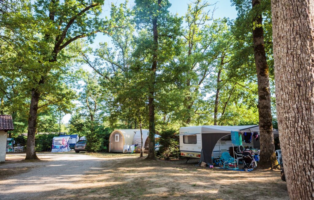 Camping Domaine du Chêne Vert_Castelnau-de-Montmiral emplacements camping