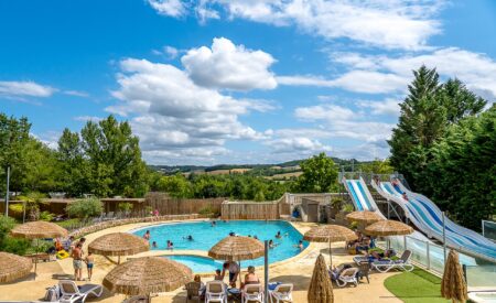 Camping Domaine du Chêne Vert_Castelnau-de-Montmiral piscine et toboggans