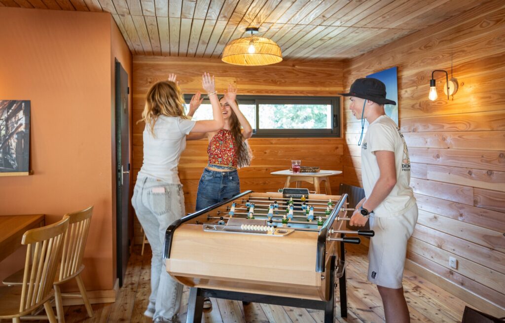 Huttopia Pays de Cordes sur Ciel_Vindrac-Alayrac jeux babyfoot