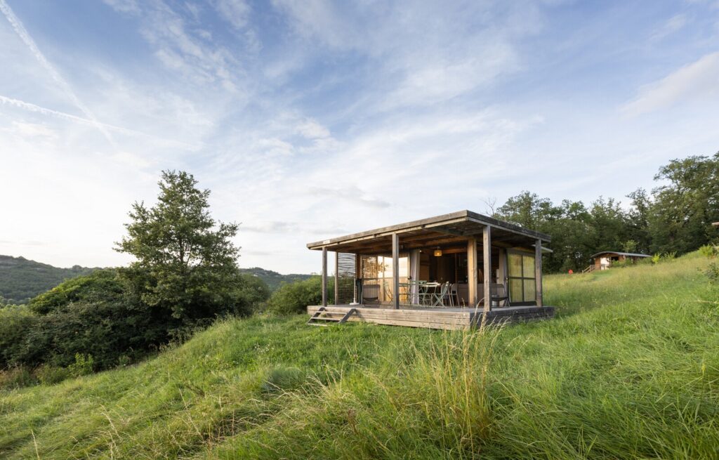 Huttopia Pays de Cordes sur Ciel_Vindrac-Alayrac chalet bois