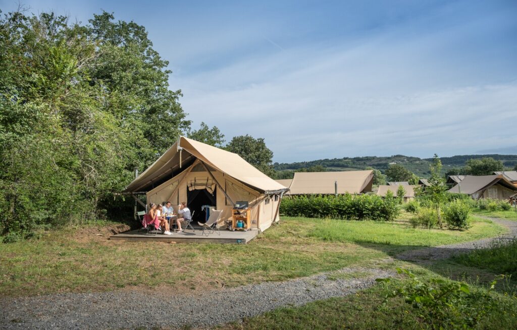 Huttopia Pays de Cordes sur Ciel_Vindrac-Alayrac tente avec vue
