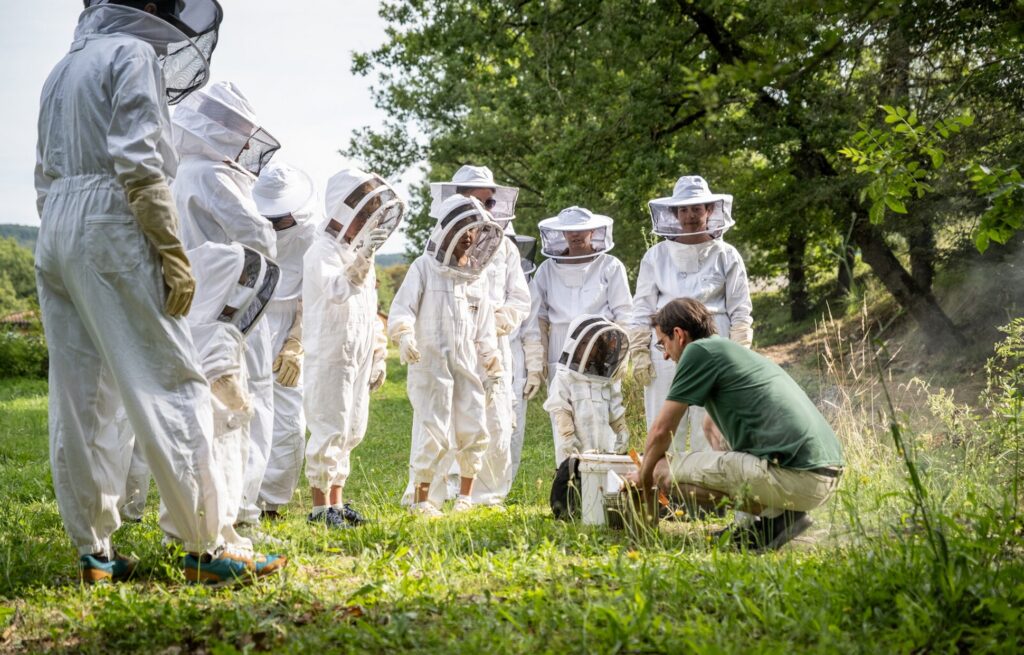 Huttopia Pays de Cordes sur Ciel_Vindrac-Alayrac animation apiculteur